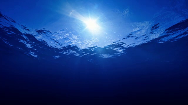 完美的水下阳光拍摄了4k视频素材