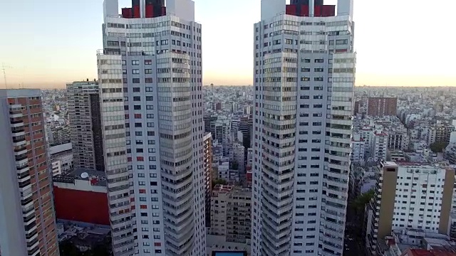 阿根廷布宜诺斯艾利斯市中心建筑鸟瞰图视频素材