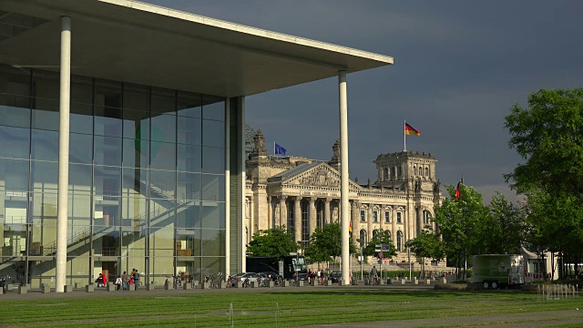 德国柏林，国会大厦和保罗·洛比大厦视频素材