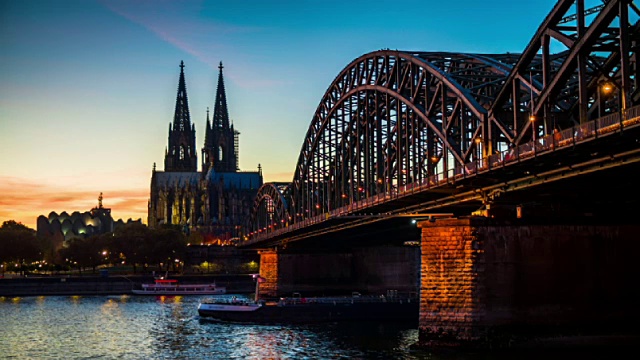 德国科隆，科隆大教堂和霍亨索伦桥视频下载
