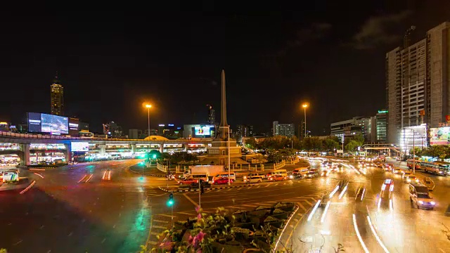 曼谷胜利纪念碑的交通状况视频素材
