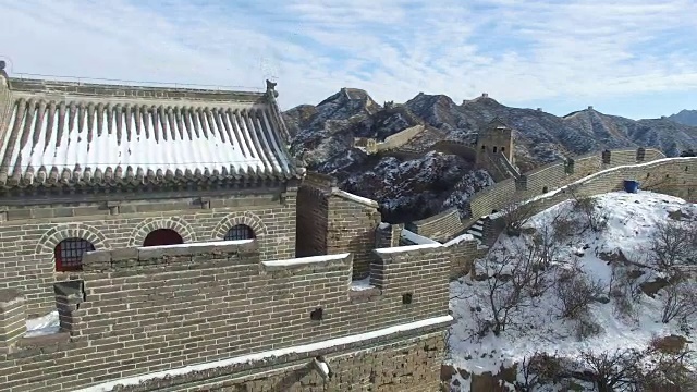 中国北京，白雪覆盖的长城鸟瞰图视频购买