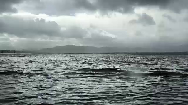 丁格尔半岛的寸海滩在雨天视频下载