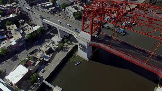 布宜诺斯艾利斯尼古拉斯·阿维利亚安达大桥的鸟瞰图视频素材