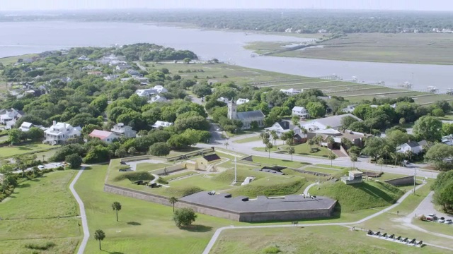 WS AERIA POV Fort Moultrie / Sullivan's Island, Charleston, South Carolina，美国视频素材