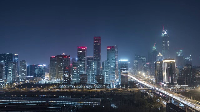 T/L WS HA照明摩天大楼和交通/北京，中国视频素材