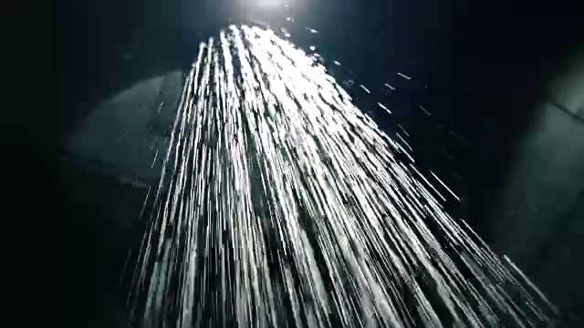 带自来水的淋浴喷头视频下载