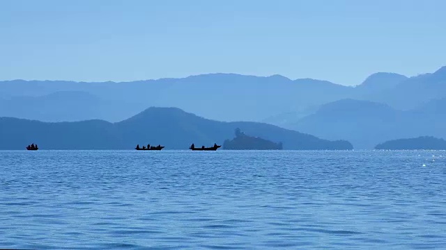 湖上木船视频素材