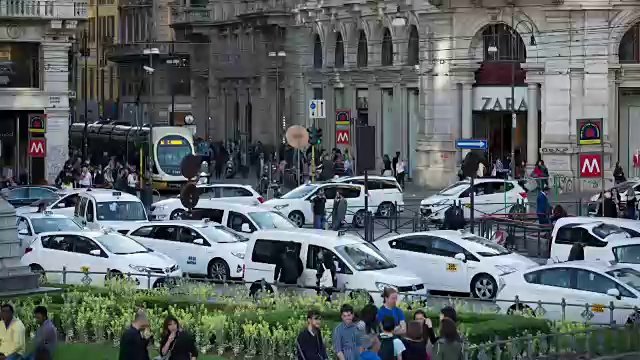 米兰繁忙的街道交通景象视频素材