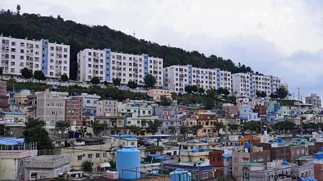 釜山城市公寓(釜山是仅次于首尔的第二大人口城市)视频素材