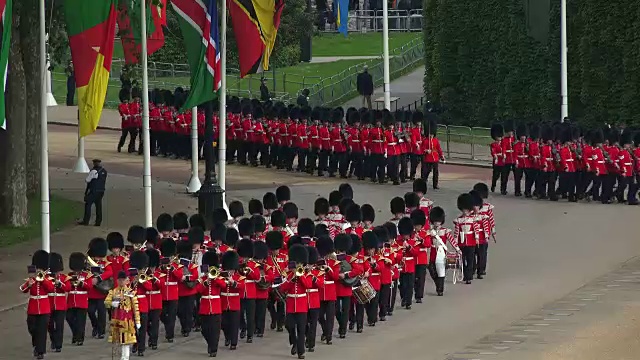 皇家阅兵，女王生日游行，骑兵卫队，白厅，英国伦敦视频素材