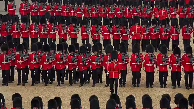 皇家阅兵，女王生日游行，骑兵卫队，白厅，英国伦敦视频下载
