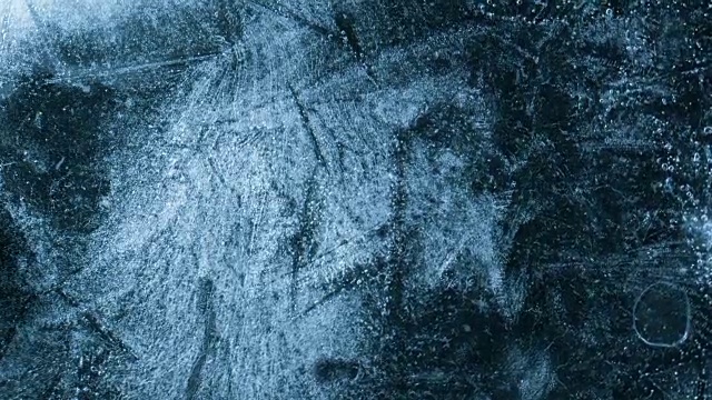 融化的冰的特写视频素材