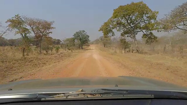4K:在赞比亚开车，POV和回顾视频素材