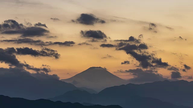 4K延时:日落时分的富士山视频素材