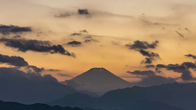 4K延时:日落时分的富士山视频素材