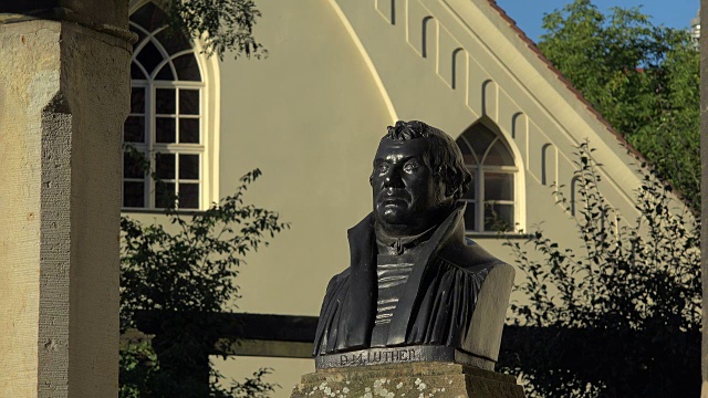 德国萨克森-安哈尔特曼斯菲尔德地区艾斯勒本路德诞生地雕像视频下载
