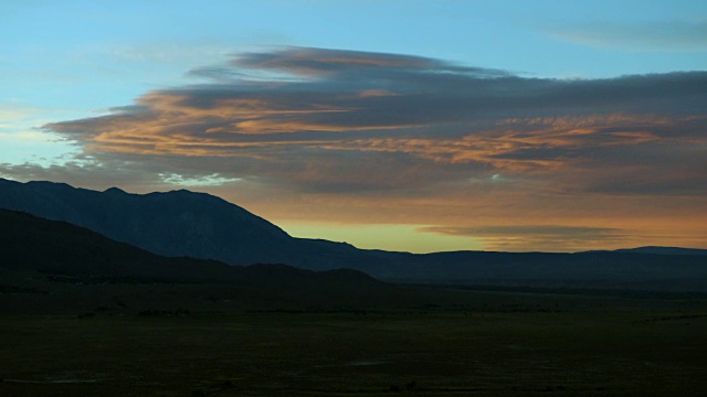 夕阳下的内华达山脉剪影视频素材