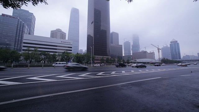 中国北京——2016年10月7日:朝阳区中国国际贸易中心区域的摩天大楼正在建设中。视频素材