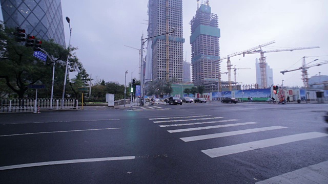 中国北京——2016年10月7日:朝阳区中国国际贸易中心区域交通枢纽。视频素材
