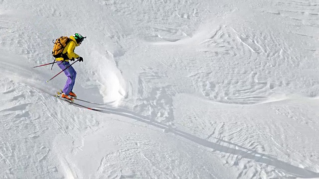 SLO MO女野外滑雪者滑下山坡视频素材