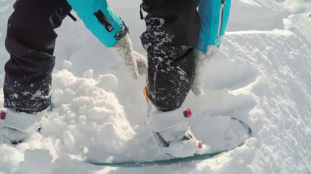 POV滑雪板捆绑成粉末雪绑定视频下载