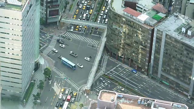 高角度的城市街道交叉口在台湾视频下载
