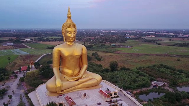泰国昂通芒寺最大的金佛雕像视频下载