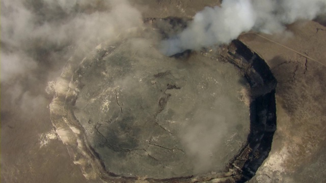 鸟瞰图基拉韦厄火山在夏威夷火山国家公园。视频下载