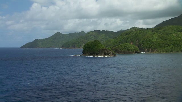 多米尼加岛的Anse Quanery湾的加勒比海海岸线。视频素材