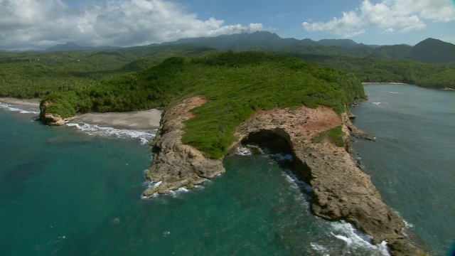 多米尼加汉普斯特德的岩石海岸。视频素材