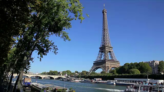 埃菲尔铁塔和巴黎塞纳河视频素材