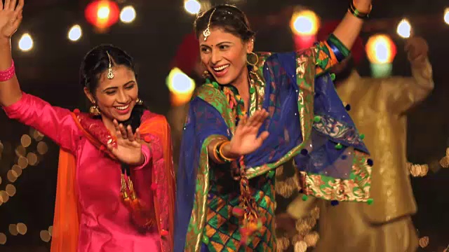 旁遮普妇女在lohri节日跳舞，旁遮普，印度视频下载