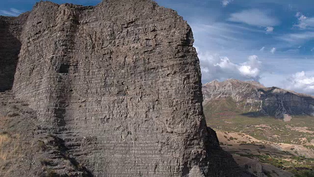 空中的岩石悬崖揭示山视频素材
