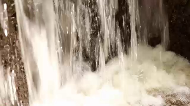 瀑布靠近视频素材