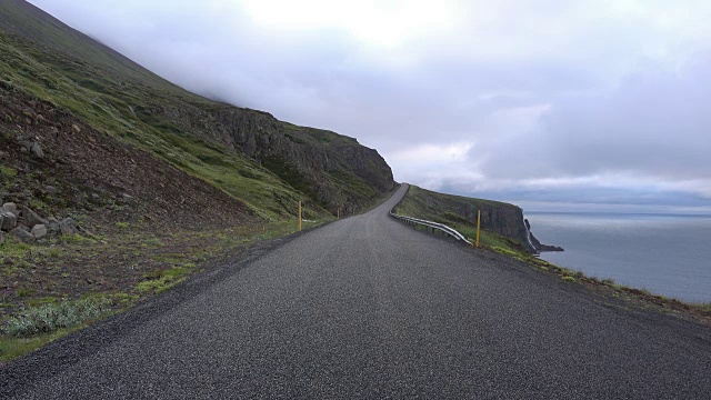一条可以俯瞰冰岛海洋的路视频下载