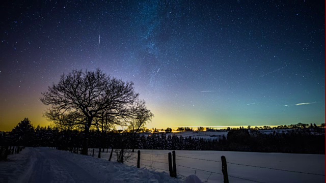 冬季景观星空下与银河-时间流逝视频素材