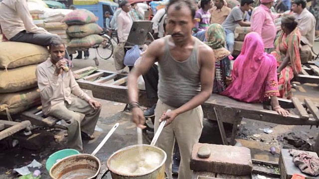 新德里街头小吃厨师视频素材