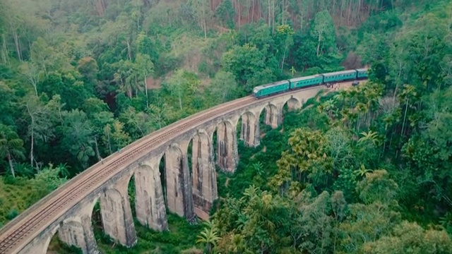 鸟瞰图斯里兰卡的九拱桥视频下载