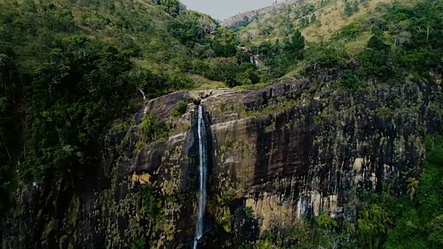 斯里兰卡瀑布鸟瞰图视频下载