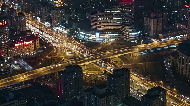 T/L MS HA ZO路交叉口夜间，航天桥/中国北京视频下载