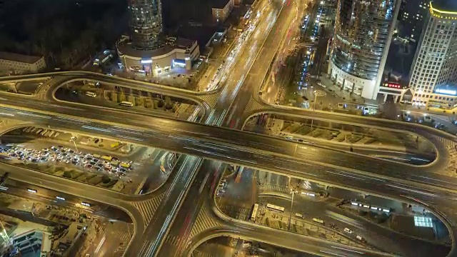 T/L WS HA TD路交叉口在晚上/中国北京视频素材