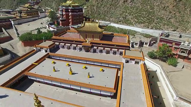 中国甘肃拉卜楞寺的WS航拍照片视频素材