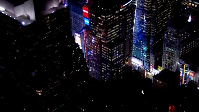 从纽约时代广场鸟瞰，在夜晚。视频素材