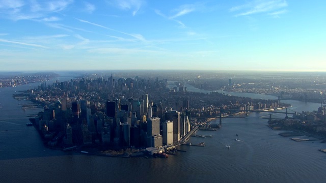 航拍曼哈顿岛在纽约市，纽约，美国。视频素材