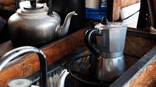 摩卡壶用咖啡壶煮热咖啡视频下载