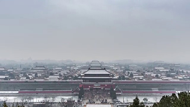 T/L WS HA TU图紫禁城，北京，中国，覆盖着一层薄薄的雪视频素材