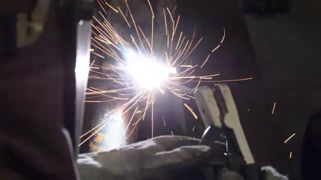 焊接工作。视频下载