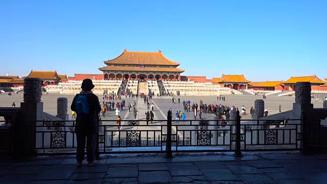 人们在中国北京紫禁城旅游视频素材