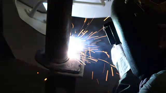 焊接工作。视频素材